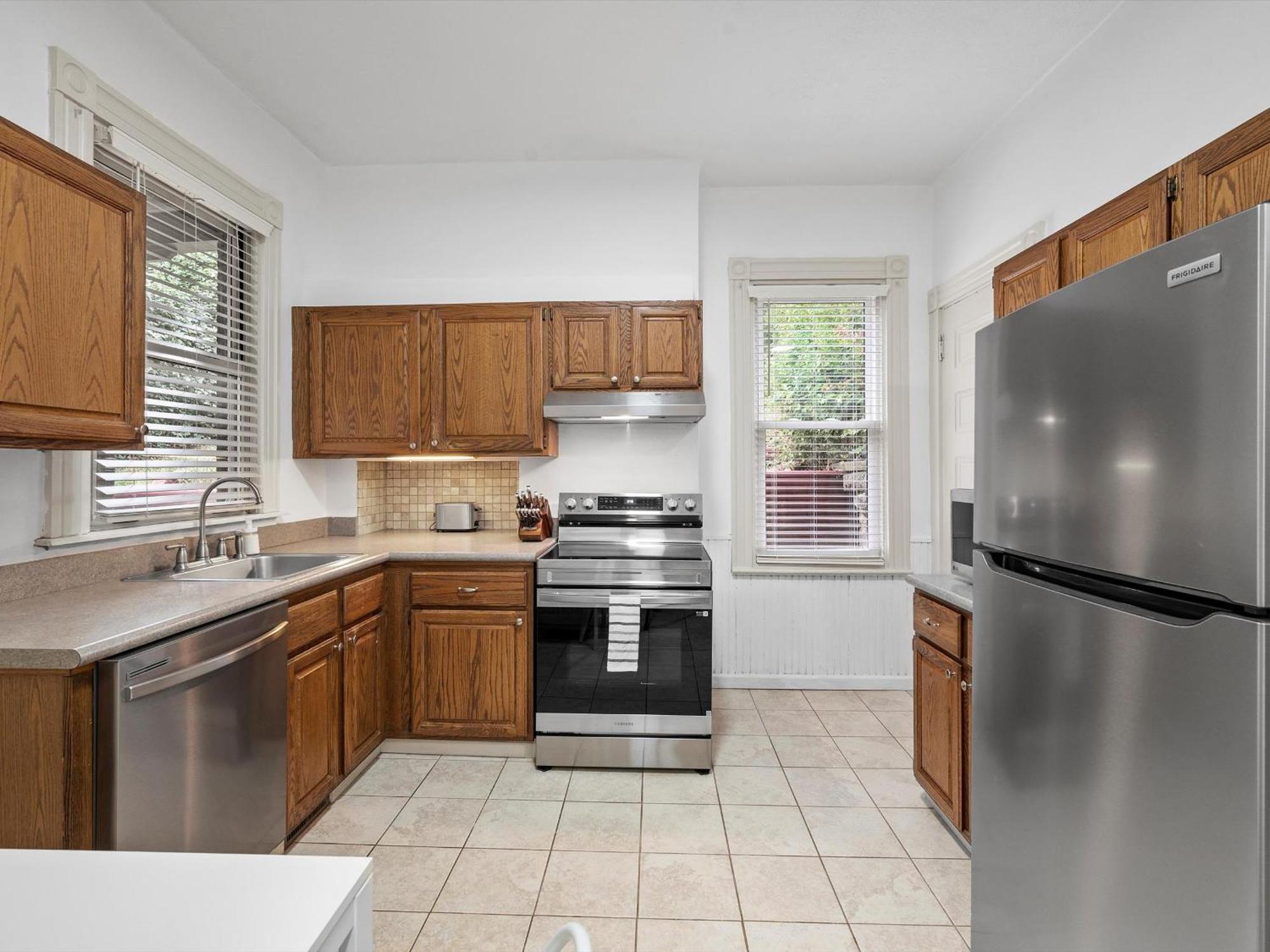Oakland, !b Stylish And Quiet Private Bedroom With Shared Bathroom Homestay Pittsburgh