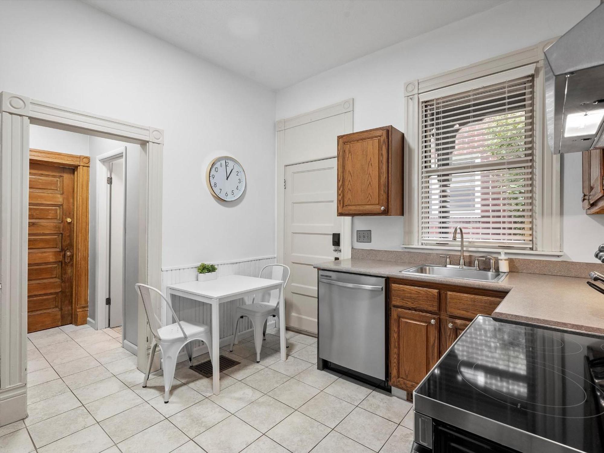 Homestay Oakland, !b Stylish And Quiet Private Bedroom With Shared Bathroom Pittsburgh