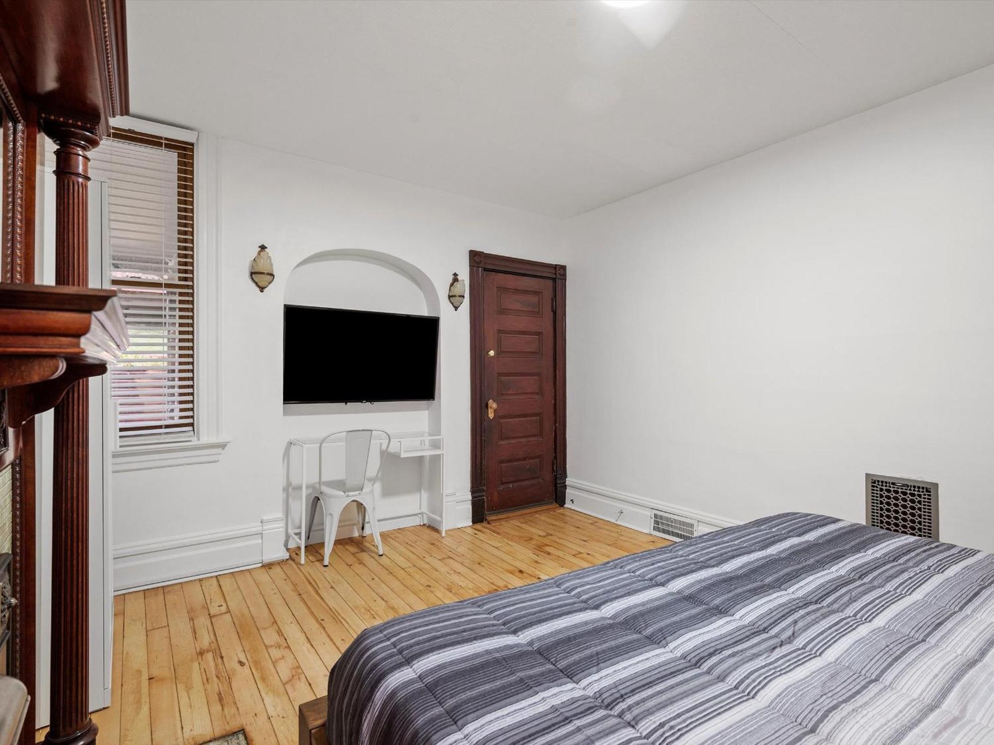 Oakland, !b Stylish And Quiet Private Bedroom With Shared Bathroom *